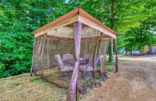 Rogersville Other | Secluded Bell Tent with Outdoor Shower and Deck in Alabama