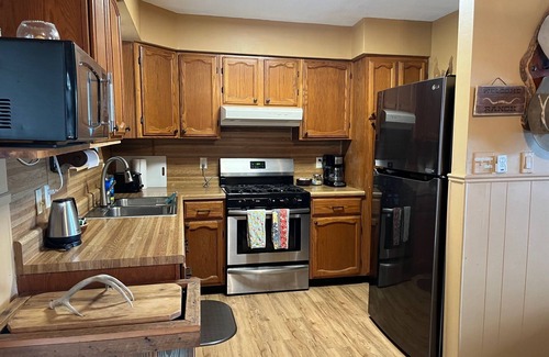 Fredericksburg Cabin | Secluded cabin - 10 miles from Fredericksburg!