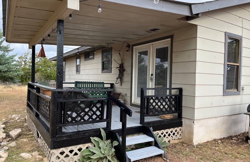 Fredericksburg Cabin | Secluded cabin - 10 miles from Fredericksburg!