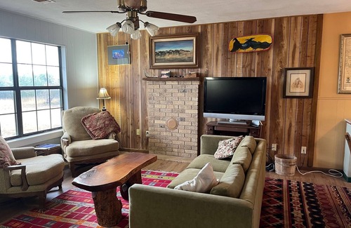 Fredericksburg Cabin | Secluded cabin - 10 miles from Fredericksburg!