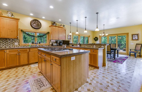 Spearfish House | Secluded cabin between Spearfish and Deadwood w/WiFi, hot tub, private decks