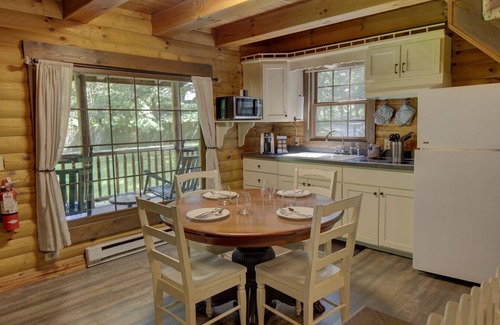 Millersburg Cabin | Secluded Cabin Getaway with Hot Tub, Kitchen, and Fireplace