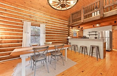 Logan Cabin | Secluded Cabin in Hocking Hills with Hot Tub!