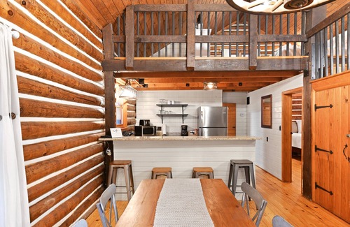 Logan Cabin | Secluded Cabin in Hocking Hills with Hot Tub!