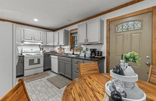 Caton Cottage | Secluded Cabin in the Mountains w/Hot Tub & MORE!