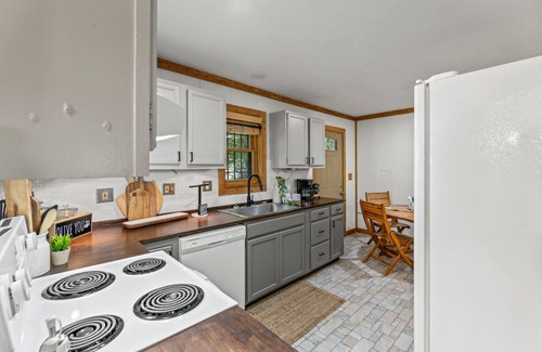 Caton Cottage | Secluded Cabin in the Mountains w/Hot Tub & MORE!