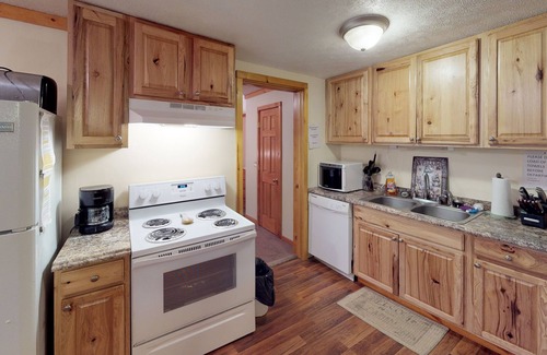 Carbon Hill Cabin | Secluded Cabin in Hocking Hills with Hot Tub overlooking Pond near ATV Trails