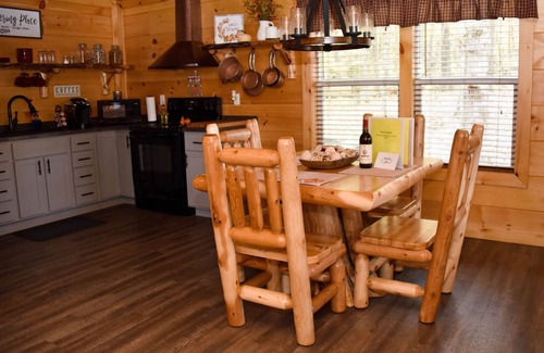 West Union Cabin | Secluded cabin located in Amish country