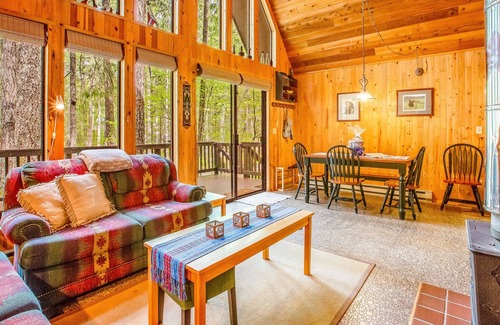 Hoodsport Cabin | Secluded cabin near lake access with furnished deck, firepit, grill & fast WiFi