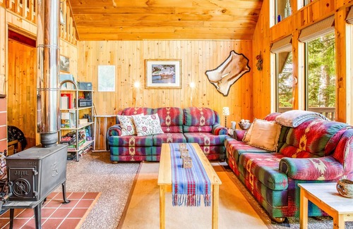 Hoodsport Cabin | Secluded cabin near lake access with furnished deck, firepit, grill & fast WiFi
