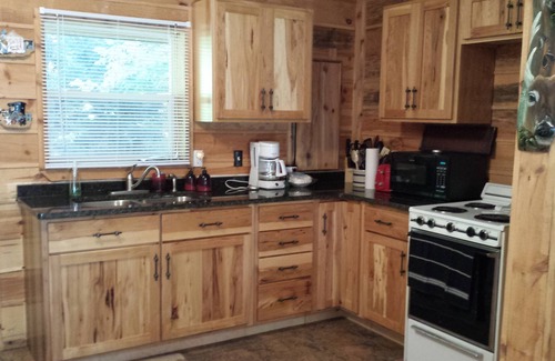 Bath Cabin | Secluded Cabin On 20 Acres & 2 Ponds Close To Wineries & Waterfalls.