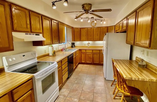 Townsend Cabin | Secluded cabin on 22 acres beautiful views, new theater room, near Cades Cove!