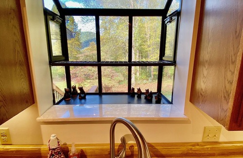 Townsend Cabin | Secluded cabin on 22 acres beautiful views, new theater room, near Cades Cove!