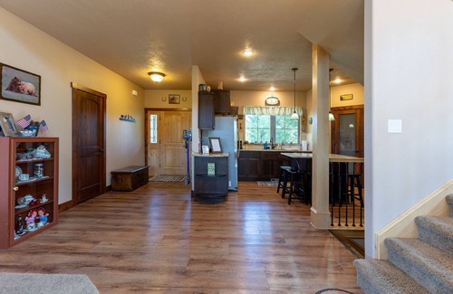 Cascade Cabin | Secluded cabin on 6 acres- wood fireplace- sleeps 11