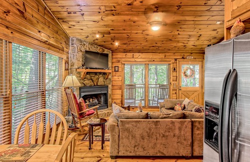 Blue Ridge Cabin | Secluded cabin on stocked lake with hot tub, deck & outdoor kitchen