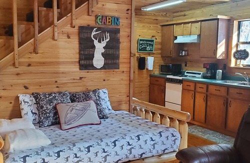 Huntsville House | Secluded cabin on the Kings river at Marshall Ford. Private and beautiful river