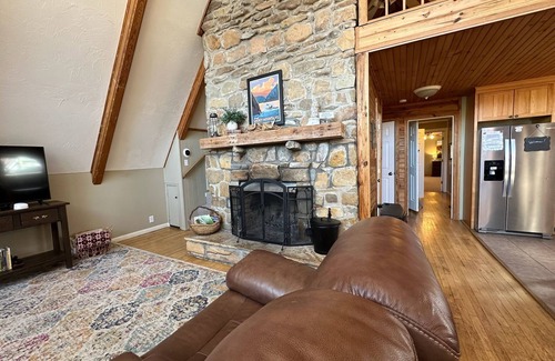 Robbinsville House | Secluded Cabin Overlooking Fontana Lake & Smoky Mtns NP