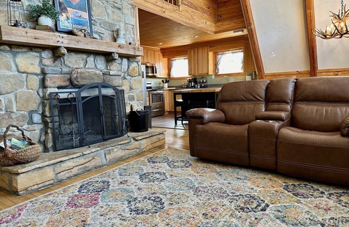 Robbinsville House | Secluded Cabin Overlooking Fontana Lake & Smoky Mtns NP