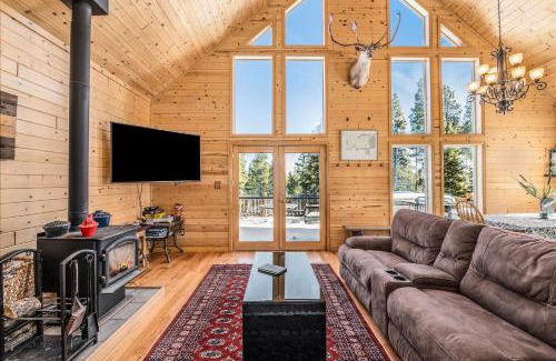 Valley of the Sun House | Secluded Cabin W Fireplace & Bbq Deck