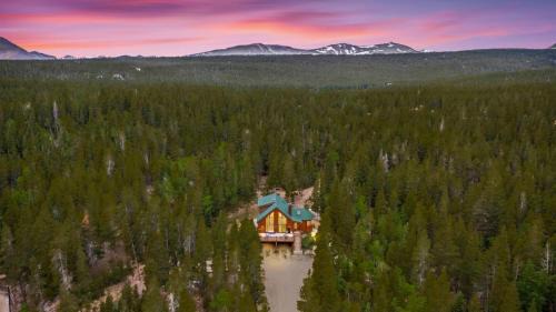 Valley of the Sun House | Secluded Cabin W Fireplace & Bbq Deck