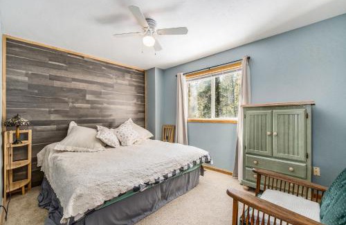 Valley of the Sun House | Secluded Cabin W Fireplace & Bbq Deck