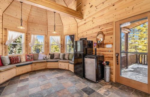 Valley of the Sun House | Secluded Cabin W Fireplace & Bbq Deck