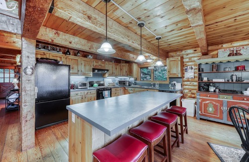 Andover House | Secluded Cabin w/Private Hot Tub, Pond, Fire Pit, Free WiFi, Close to Skiing