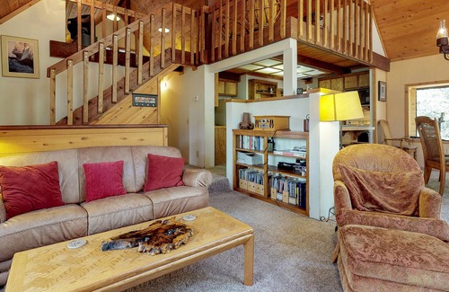 Idyllwild House | Secluded cabin with large deck & wood stove in peaceful forest setting