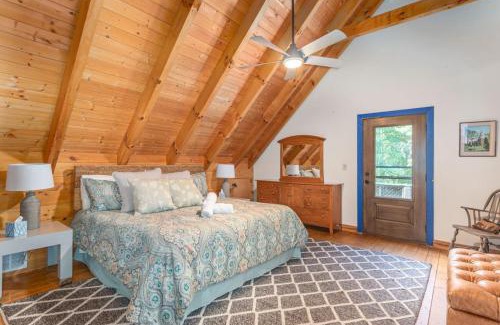 Leicester House | Secluded Cabin with Quality Furnishing and Hot Tub