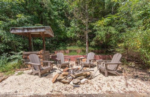 Leicester House | Secluded Cabin with Quality Furnishing and Hot Tub