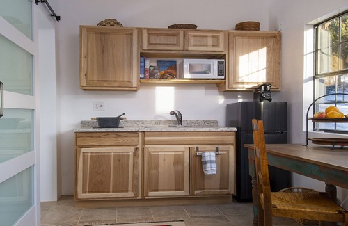 Northeast Santa Fe Cottage | Secluded casita, nestled in trees, walk to the plaza, safe, quiet and beautiful