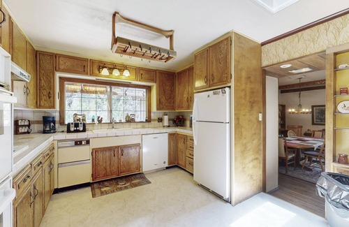Woodlands House | Secluded Charming house with private hot tub, and patio