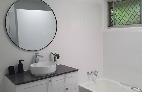 Fig Tree Pocket House | Secluded Comfort Surrounded by Nature – Just Minutes from the City