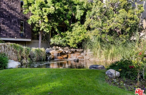 Beverly Grove Condo | Secluded Condo - 2 bed/2bath + Loft + Deck