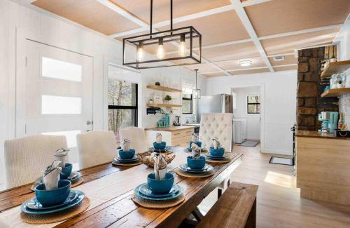 Octavia House | Secluded Cottage on 50 Acres-30 min from Hochatown