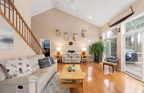 Kalkaska House | 🤍Secluded Country 4BDR Retreat: Home Away from Home