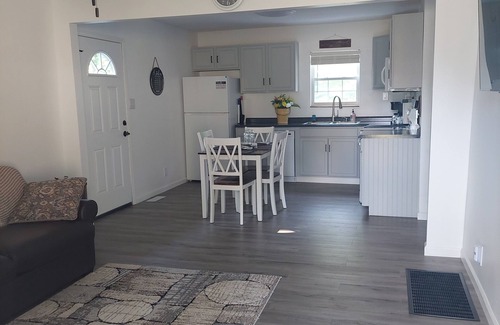 Williamstown House | Secluded cozy hideaway in town for 6. Ark 1 mile