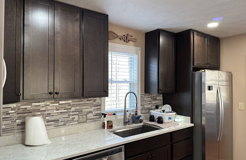 Berkeley Springs Cabin | Secluded cozy cabin with modern amenities/hot tub/pet friendly/wifi