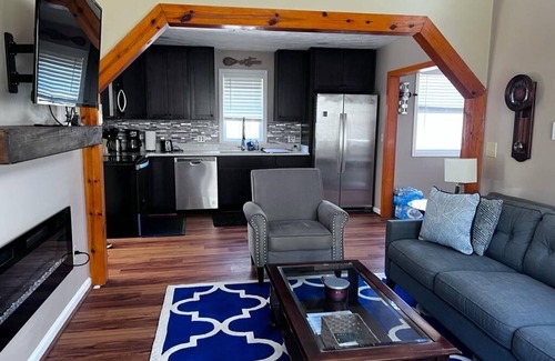 Berkeley Springs Cabin | Secluded cozy cabin with modern amenities/hot tub/pet friendly/wifi