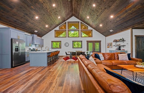 Pickens Cabin | Secluded & Creekside! XL Deck | Shuffleboard, Ping Pong, Air Hockey