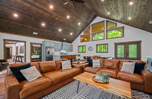 Pickens Cabin | Secluded & Creekside! XL Deck | Shuffleboard, Ping Pong, Air Hockey