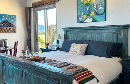 Youngsville Bed & Breakfast | Secluded Desert Oasis: Luxurious Inn-Abiquiu Lake Views-Daily Gourmet Breakfast.