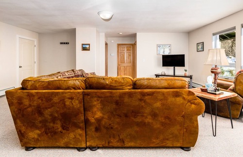 Eagle River House | Secluded duplex with amazing views - walk to backcountry skiing & hiking