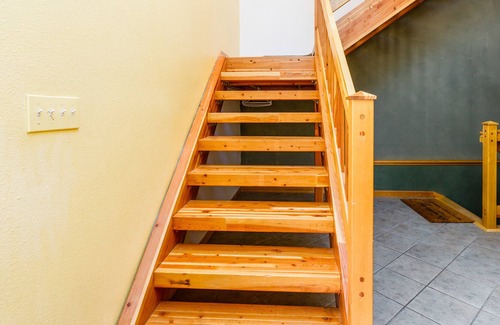 Eagle River House | Secluded duplex with amazing views - walk to backcountry skiing & hiking