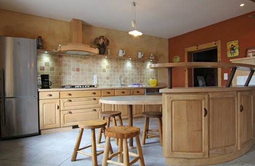 Placy-Montaigu Cottage | Secluded Eco-Friendly Lodge with Fireplace, Garden, Terrace, and Scenic Views