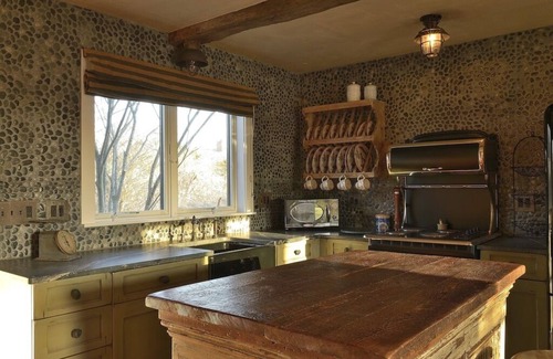 West of Town House | Secluded Estate On 3 Acres With House, Cottage, And Pond