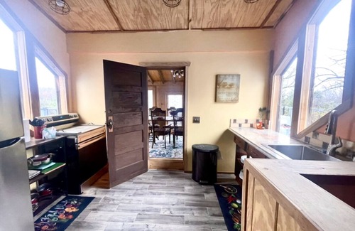 Zion House | Secluded Estate Sleeps 8 with 1 acre fishing pond