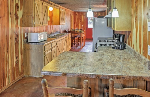 Everton Cabin | Secluded Everton Retreat w/Ozark Mountain Views!