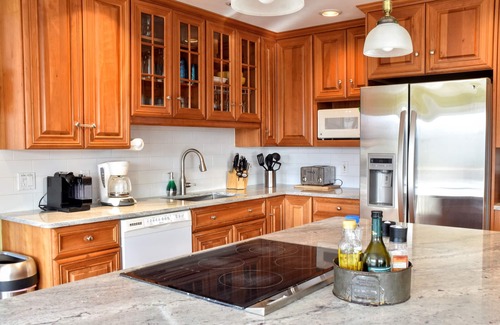 Waterbury House | Secluded Family/Group Retreat with Mountain Views & private Pool or Hot Tub