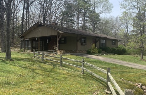 Arcadia House | Secluded Gate House